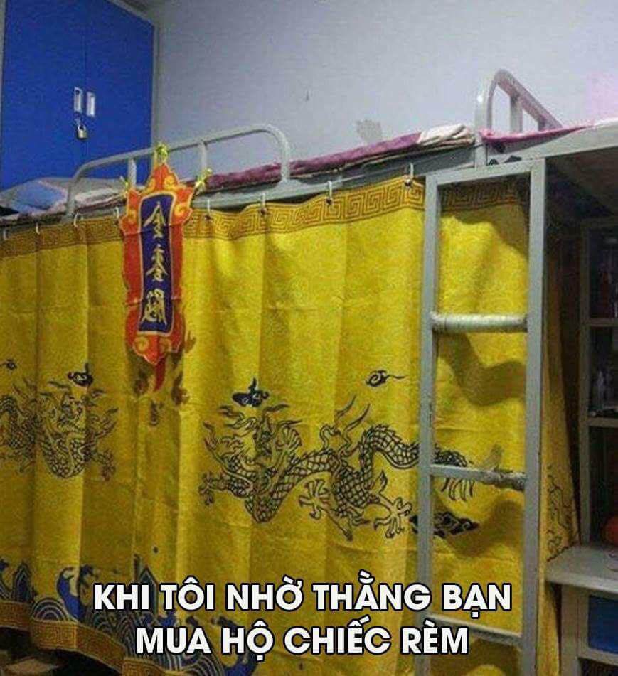 Nhát gan lại được bạn amp;#34;tâm lýamp;#34; mua cho rèm giường, lúc treo lên anh chàng được phen... hú hồn - 1