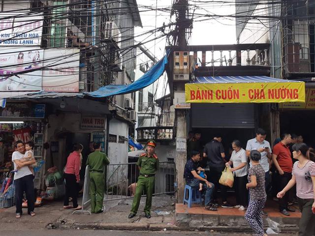 Vụ cháy lớn gần viện Nhi: Xót xa cảnh bà 60 tuổi, ôm cháu mắc ung thư ngủ vỉa hè - 3