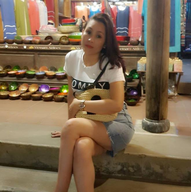 Bất ngờ với gu thời trang tôn dáng, trẻ trung của mẹ ruột Hoa hậu Trần Tiểu Vy - 11