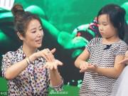 Giải trí - Đừng chỉ mãi chê Lâm Tâm Như xấu, xem những hình ảnh này ai cũng quý "bà mẹ một con"