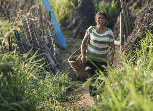 Hơn 10 năm tủi cực chỉ ăn, đẻ và đi trốn của người mẹ mang thai tới 12 lần - 1