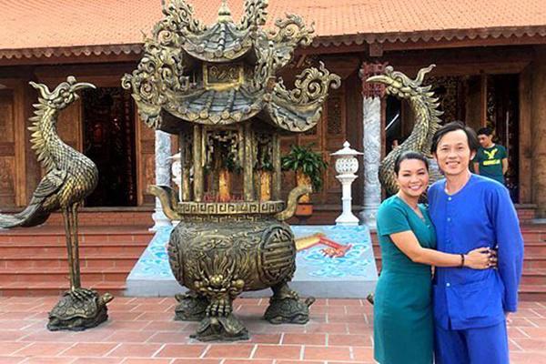 can canh den tho tram ty duoc hoai linh xay de don nghe si ve gio to - 11