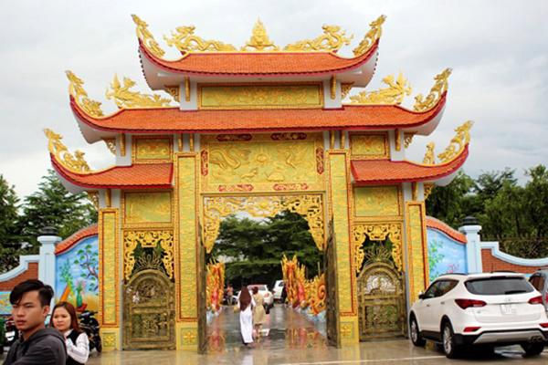 can canh den tho tram ty duoc hoai linh xay de don nghe si ve gio to - 3