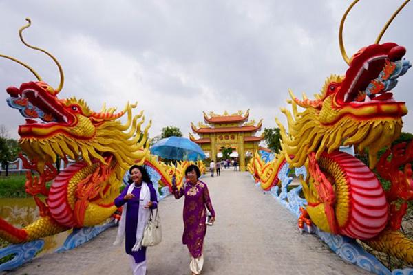 can canh den tho tram ty duoc hoai linh xay de don nghe si ve gio to - 6