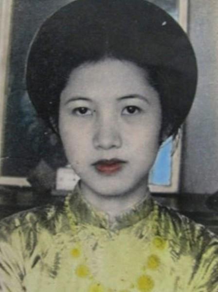 Cô Bính hàng Đẫy, hồng nhan không bạc mệnh và chuyện “ăn miếng thịt gà thưởng nhẫn kim cương” - 1