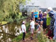 Tin tức - Bé 17 tháng tuổi chết đuối, gia đình mang thi thể tới UBND phường “bắt đền”