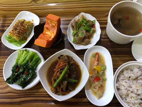 Mẹ Việt ở Đài Loan đi đẻ chỉ vác mỗi... bụng bầu, sinh đôi không mất một đồng - 11