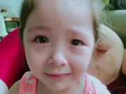 Giải trí - Can tội đánh em, Cadie Mộc Trà vừa khóc vừa bị mẹ Elly Trần bắt đọc "thần chú"