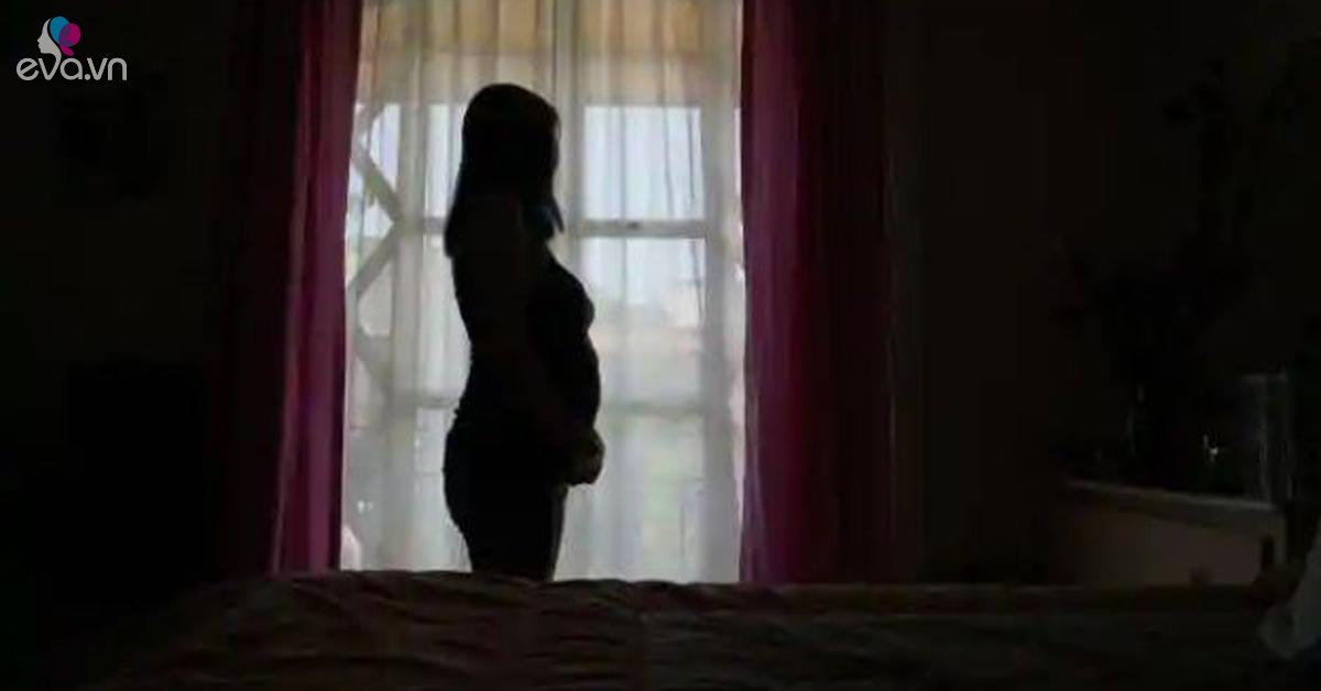Con gái 15 tuổi đi vệ sinh 1 tiếng không ra, mẹ “chết lặng“ khi thấy con lúc vào tìm