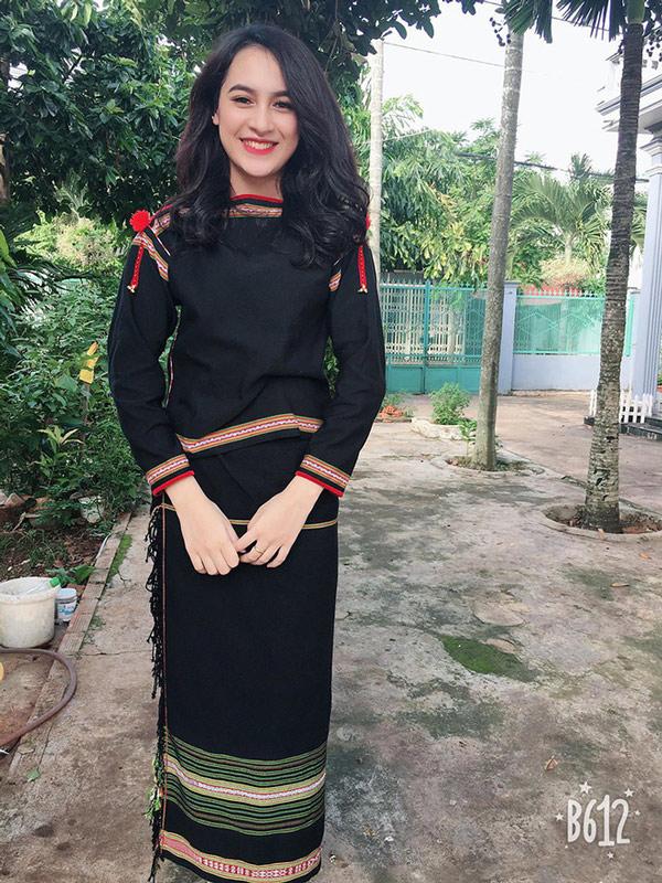 Ngây ngất trước nhan sắc bản sao tại Việt Nam của mỹ nhân đẹp nhất Philippines - 1