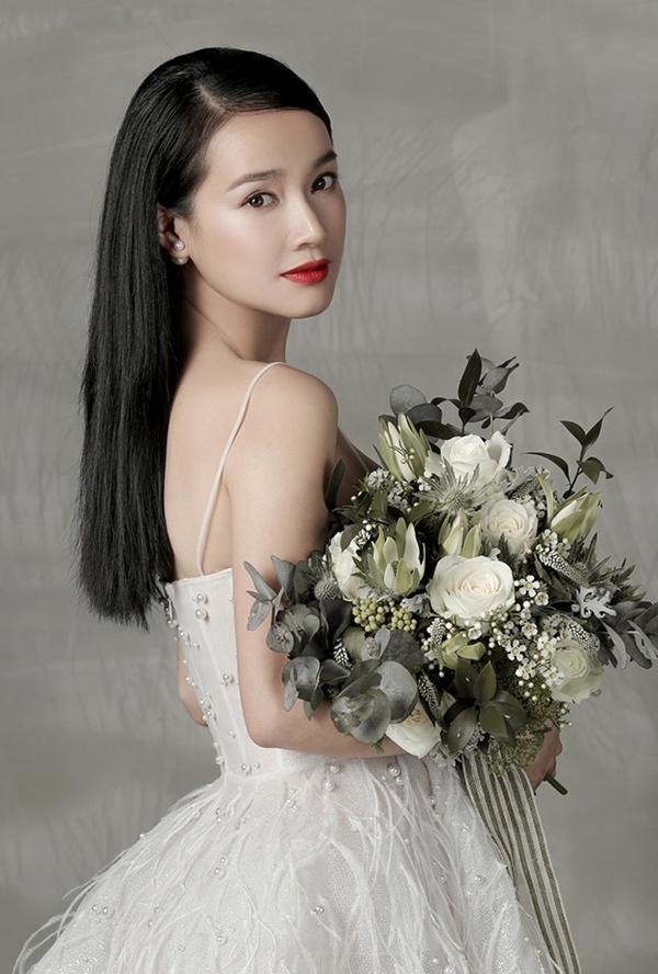 Khác với Đặng Thu Thảo, Tú Anh, Nhã Phương chọn kiểu tóc này trong bộ ảnh cưới - 2