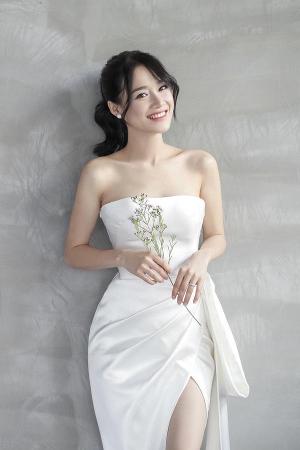 Khác với Đặng Thu Thảo, Tú Anh, Nhã Phương chọn kiểu tóc này trong bộ ảnh cưới - 4
