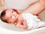 Làm mẹ - 6 sai lầm thường gặp của mẹ Việt khi tắm cho trẻ sơ sinh