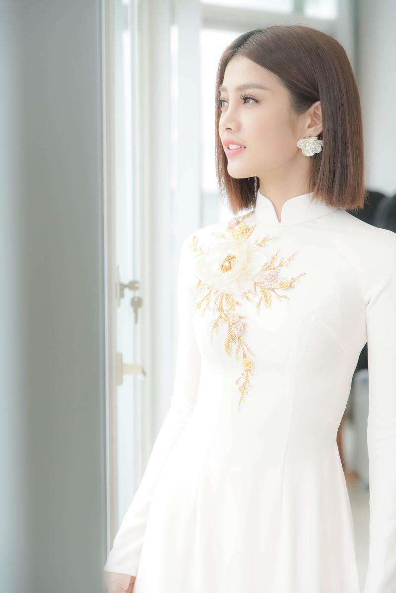 dam hoi lan khue: dan phu dau toan chan dai dinh dam, mac ao dai trang tuyet xinh - 9