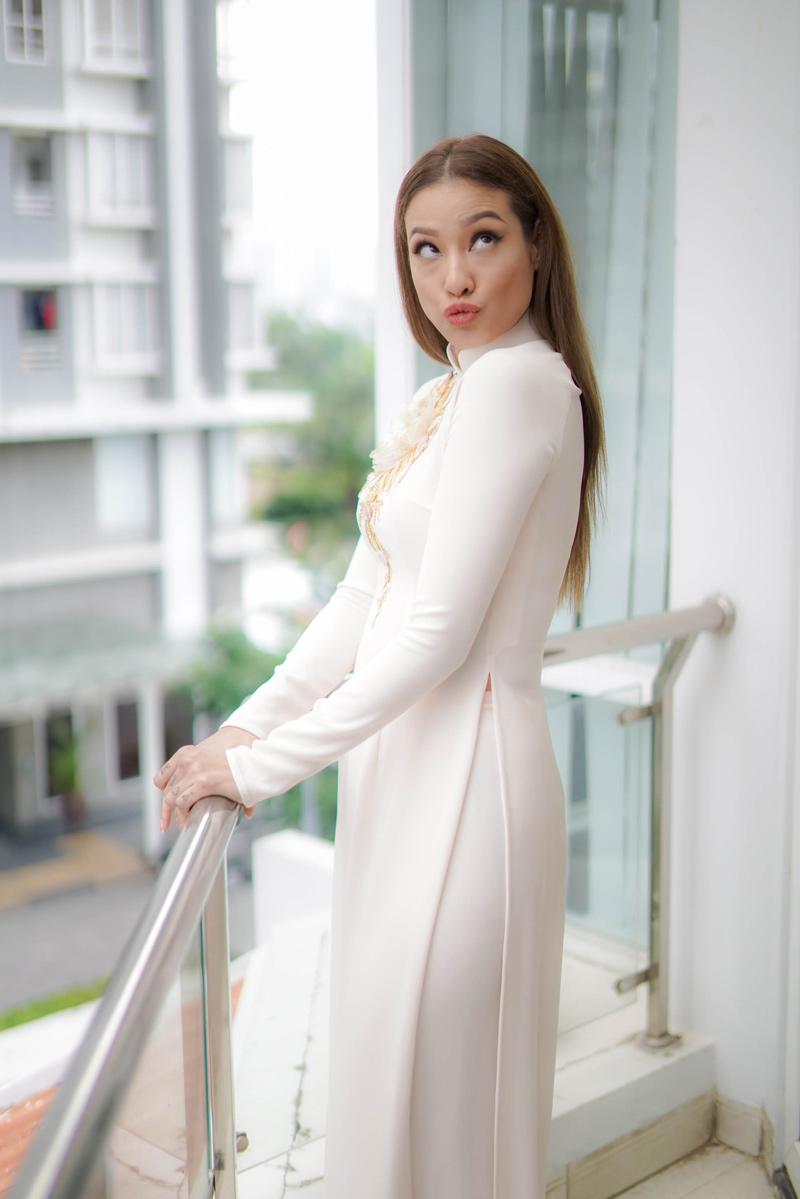 dam hoi lan khue: dan phu dau toan chan dai dinh dam, mac ao dai trang tuyet xinh - 5