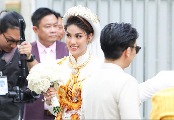 Nhan sắc Lan Khuê trong đám hỏi sáng nay: Đẹp như... bình thường! - 4