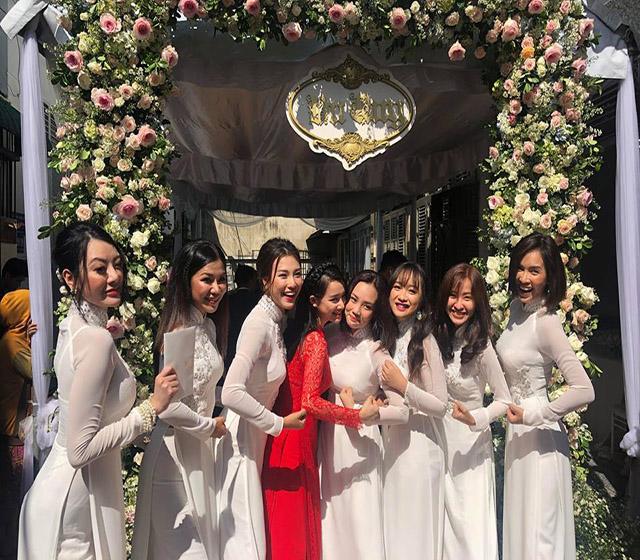 Nhan sắc kẻ 8 lạng người nửa cân của Lan Khuê và Nhã Phương ngày về nhà chồng - 7