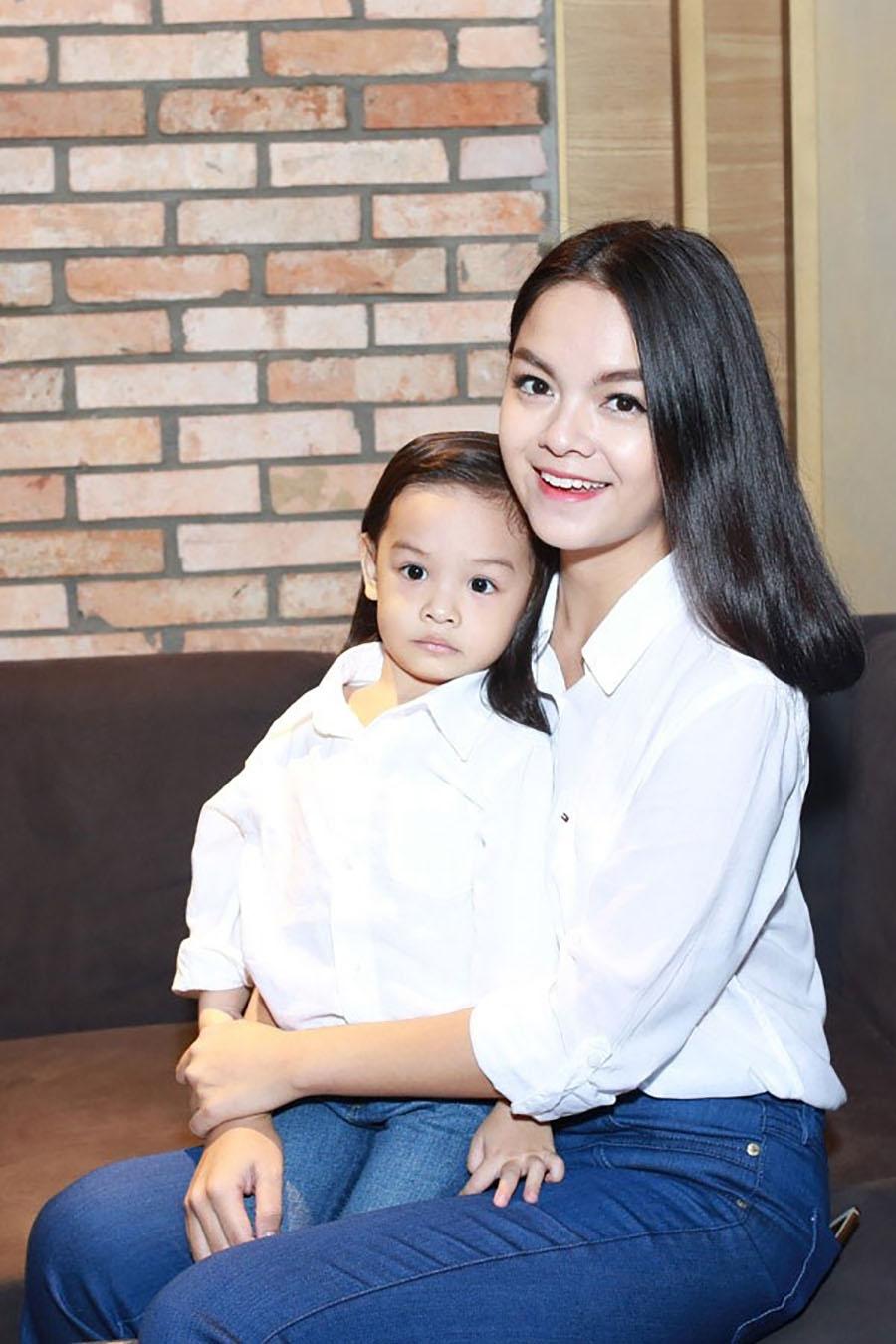 hau tin don ly hon, pham quynh anh bat khoc mong du luan de cac con minh duoc yen - 4