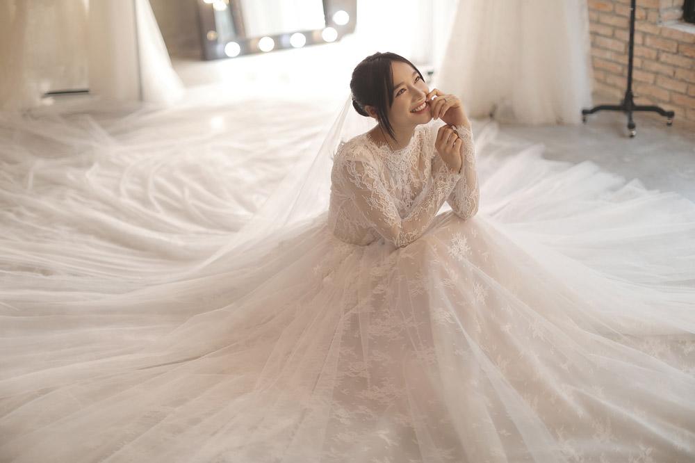 nhung dieu chua tiet lo ve vay cuoi nha phuong: co dau hanh phuc nhat la day! - 3