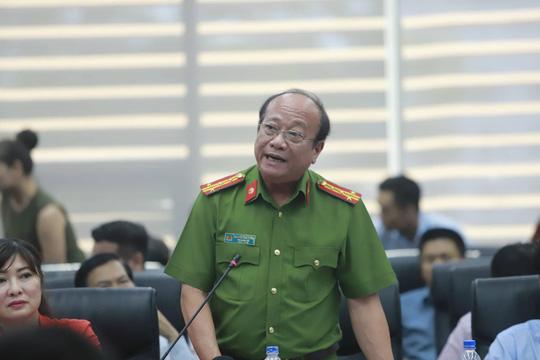 vu vo con tu vong, chong nguy kich khi du lich da nang: them 2 nguoi nhap vien - 1
