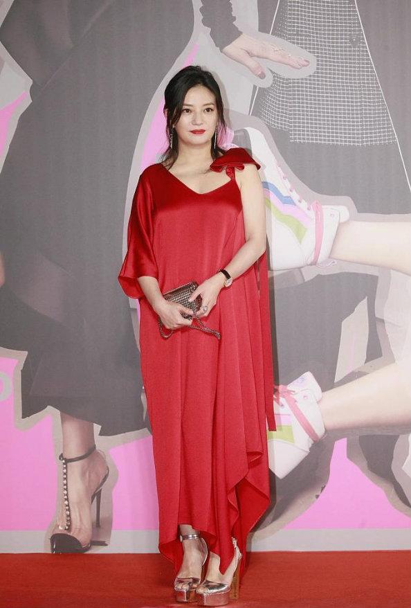 chi em them dong luc giam can khi trieu vy "thoat canh" bi che luom thuom, gia nho dang thon - 6