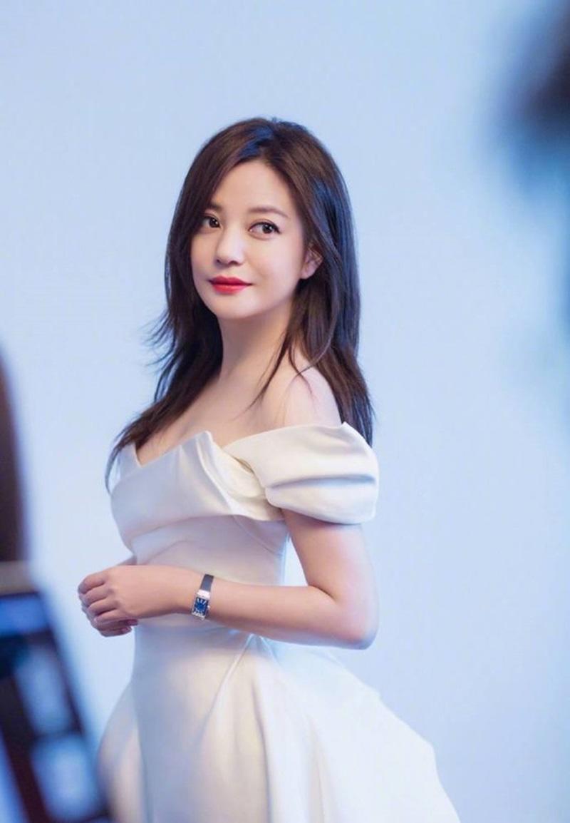 chi em them dong luc giam can khi trieu vy "thoat canh" bi che luom thuom, gia nho dang thon - 13