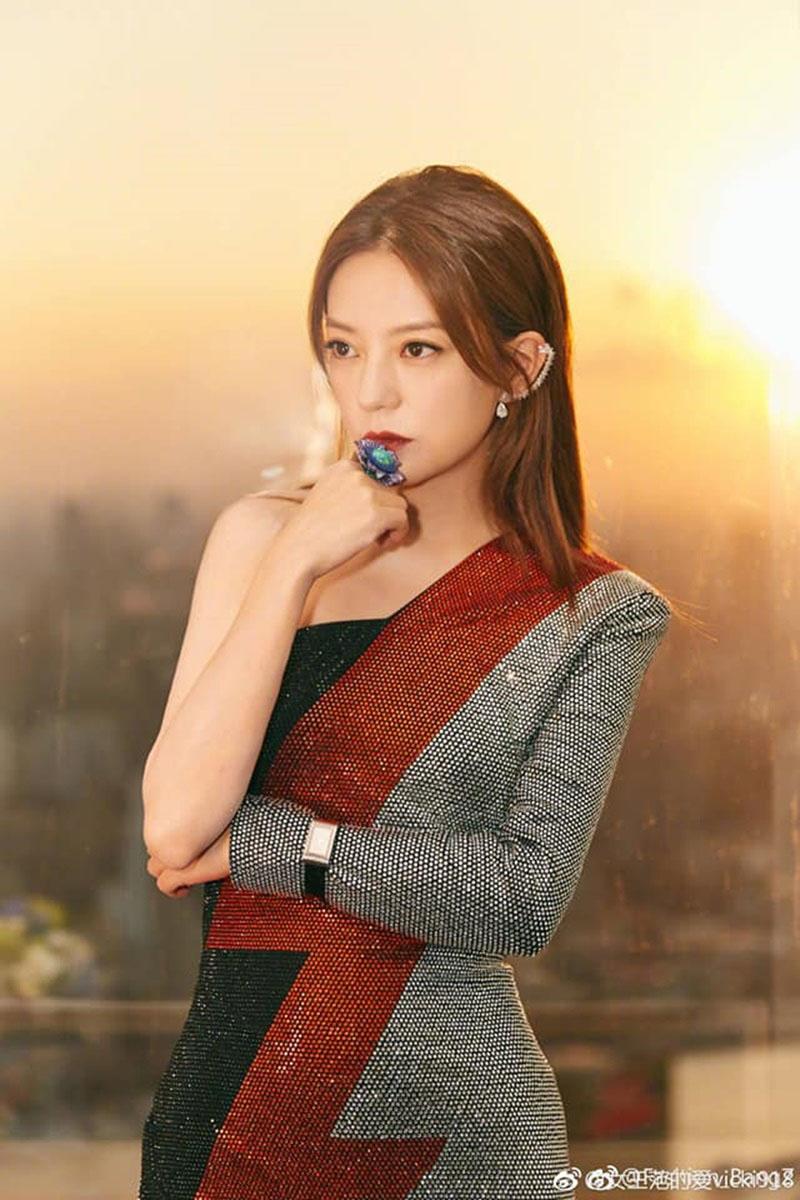 chi em them dong luc giam can khi trieu vy "thoat canh" bi che luom thuom, gia nho dang thon - 7