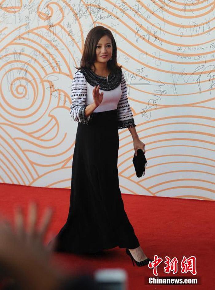 chi em them dong luc giam can khi trieu vy "thoat canh" bi che luom thuom, gia nho dang thon - 3