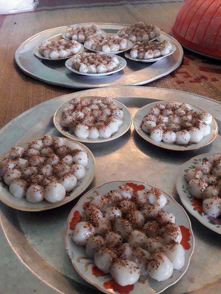 gai vung vao bep lam banh troi, nhung nhin thanh pham dan mang thac mac hoi "banh duc a"? - 2