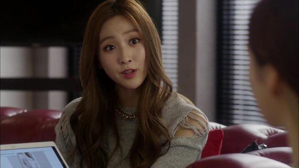 me anh hoi toi lam thang bao nhieu tien, toi dap mot cau khien ba tai mat - 1