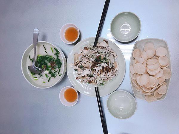 van anh bi chi trich cho vo de an com hop, me tu vi lien o chung, nau com nha - 7