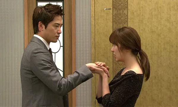 vo khang khang doi nhuong chong cho bo nhi va su that khong the ngo phia sau - 1