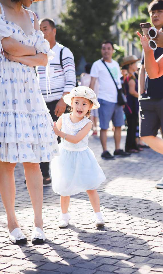 con gai ha anh duoc khen xinh va cao dung chuan "hoa hau tuong lai" - 8