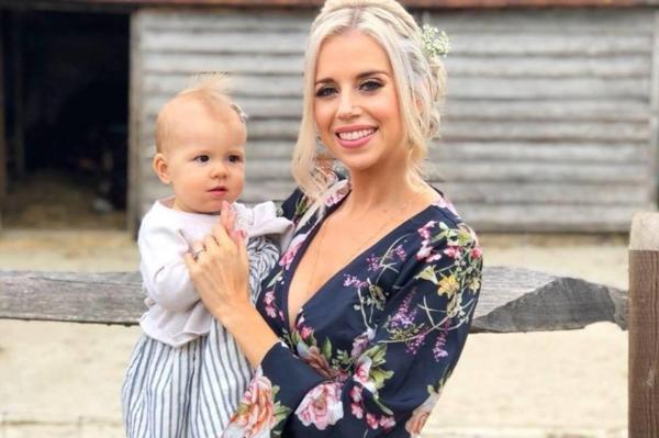 thay con tho voi dau hieu la tren nguc, me mau chong quay lai video giup cuu song con - 2