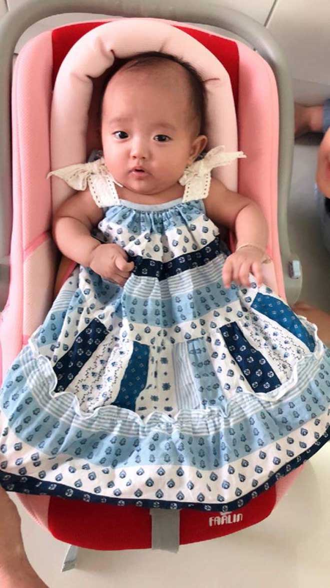 con gai khanh thi cuoi tit mat hong chuyen voi me, hon 3 thang nang 6kg - 3