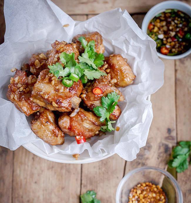 Cuối tuần đãi cả nhà sườn chiên tỏi thơm nức mũi - 1