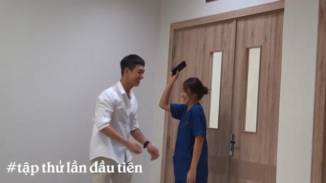 phia sau canh hat dien thoai tham hoa hau due mat troi viet: vat va quay lai toi 15 lan - 2