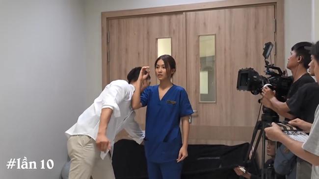 phia sau canh hat dien thoai tham hoa hau due mat troi viet: vat va quay lai toi 15 lan - 4