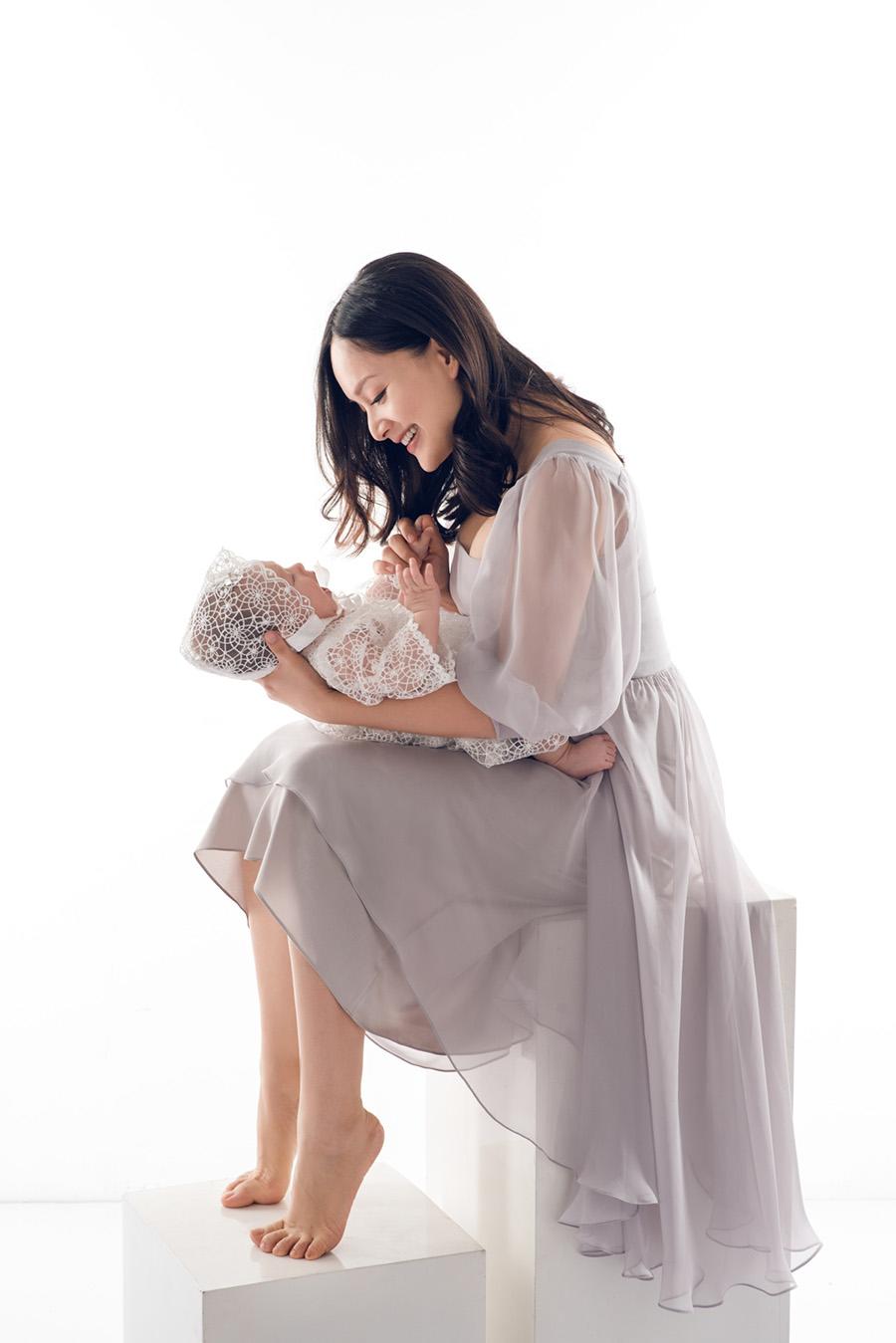 ngam nhin bo anh lan phuong dam chim trong hanh phuc ben con gai vua tron 4 thang tuoi - 1