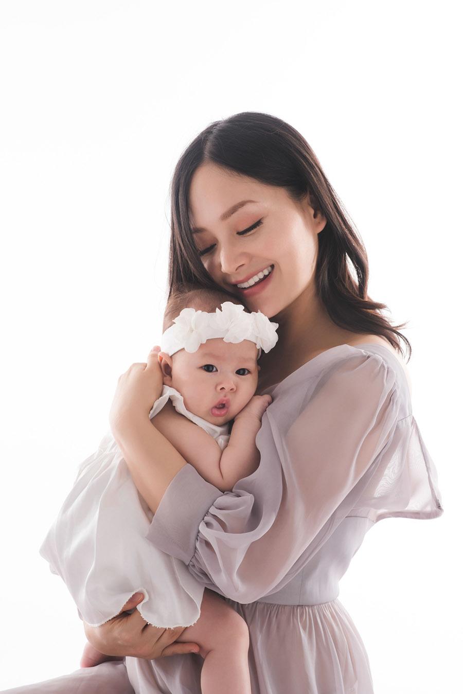 ngam nhin bo anh lan phuong dam chim trong hanh phuc ben con gai vua tron 4 thang tuoi - 8