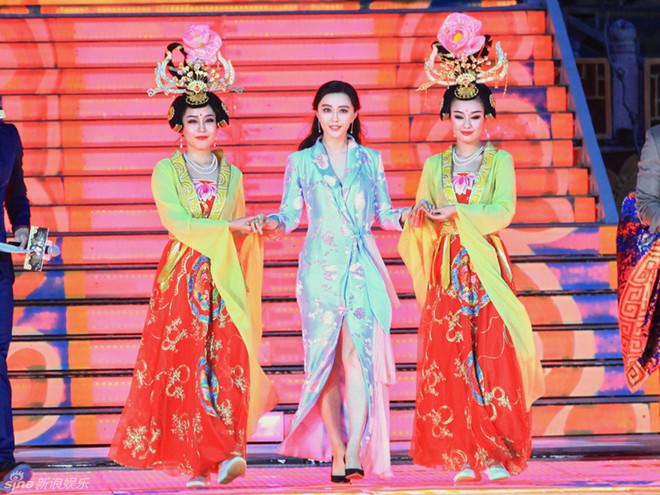 pham bang bang duoc phan vo toi sap sua tro lai, ly than vui ra mat thong bao - 4