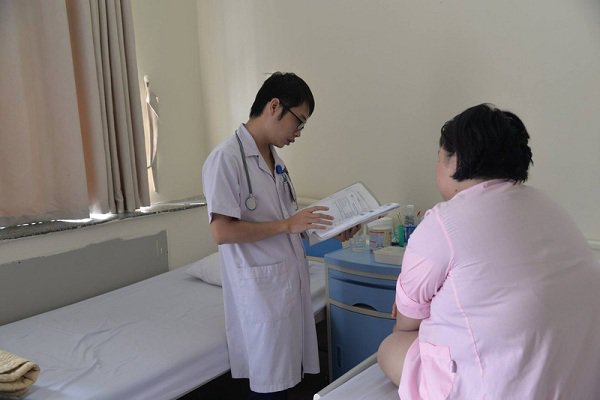 Bé trai 9 tuổi nặng gần 100kg, mắc căn bệnh không chữa khỏi vì mẹ nuông chiều trong ăn uống - 3
