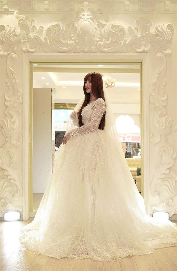 Bạn gái Công Lý thử váy cưới, xuất hiện trong hình ảnh cô dâu xinh đẹp |  Thời Đại