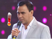 Giải trí - MC Quyền Linh bất ngờ bị ném giày vào người khi đang dẫn chương trình