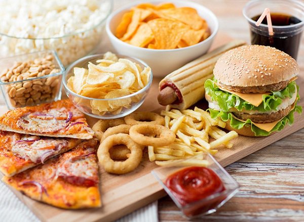 Bé trai 9 tuổi nặng gần 100kg, mắc căn bệnh không chữa khỏi vì mẹ nuông chiều trong ăn uống - 2