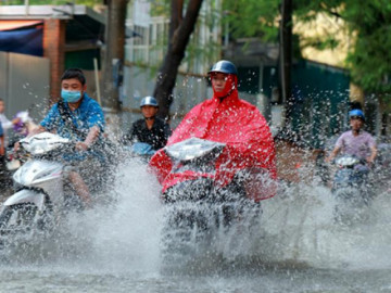 Áp thấp nhiệt đới có thể mạnh thành bão, Bắc và Trung Bộ có mưa lớn