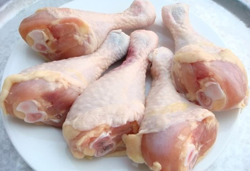 Thịt gà giàu calo và protein rất tốt cho sức khỏe của bé.

