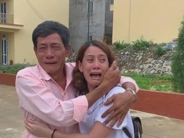 Xúc động mẹ già 83 tuổi tìm được con gái sau 22 năm mất tích