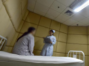 Sức khỏe - Con gái 16 tuổi bị trầm cảm nặng nhưng phản ứng của người cha khiến bác sĩ sững sờ