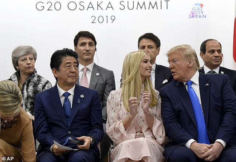 Cô chính là Ivanka Marie Trump - con gái của trùm bất động sản và Tổng thống Hoa Kỳ thứ 45, Donald Trump với cựu người mẫu Ivana Trump.
